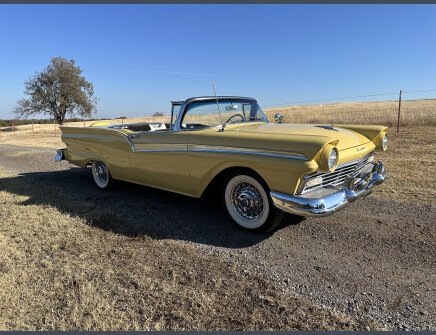 Photo 1 for 1957 Ford Fairlane 500 Skyliner for Sale by Owner