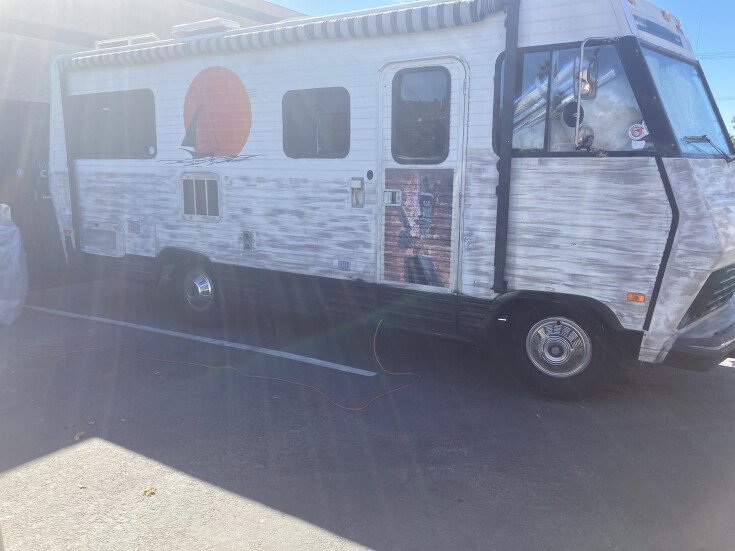 Thumbnail Photo undefined for 1984 Winnebago Chieftain 22RC