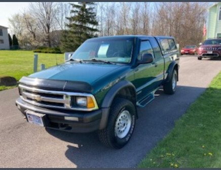 Photo 1 for 1996 Chevrolet S10 Pickup 4x4 Extended Cab for Sale by Owner