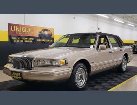 Photo 1 for 1997 Lincoln Town Car