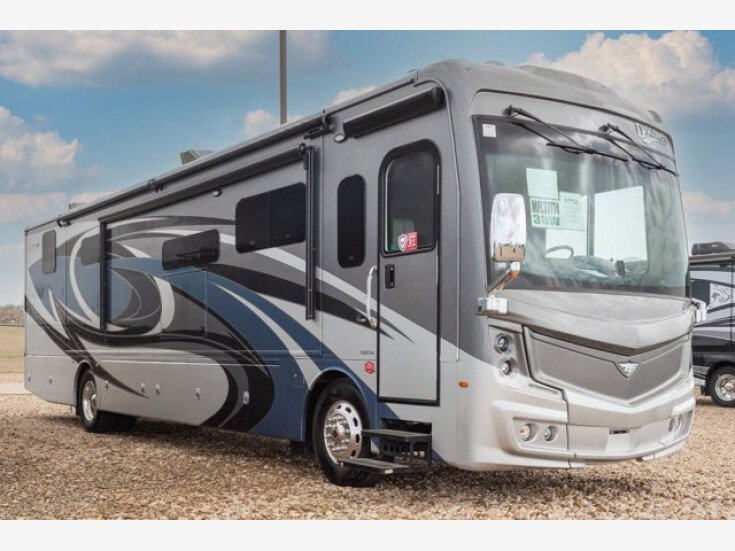 Thumbnail Photo undefined for New 2022 Fleetwood Discovery 38W