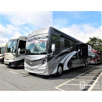New 2022 Fleetwood Discovery 44B