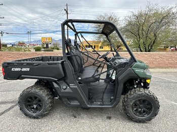 2023 Can-Am Defender HD7