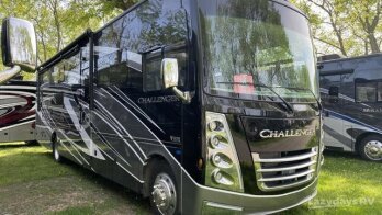 New 2023 Thor Challenger 37DS
