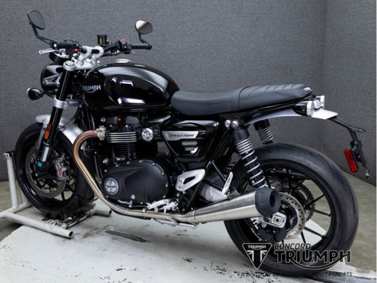 Thumbnail Photo undefined for 2023 Triumph Speed Twin Breitling Edition