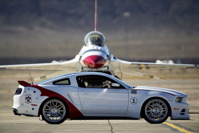 U.S. Air Force Thunderbirds Edition Ford Mustang